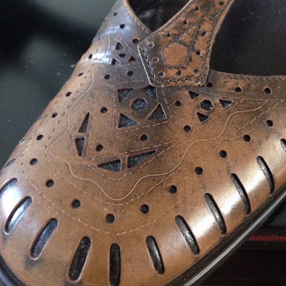 Vintage Italian Leather Via Spiga T-Strap Heels - Picture 3 of 7